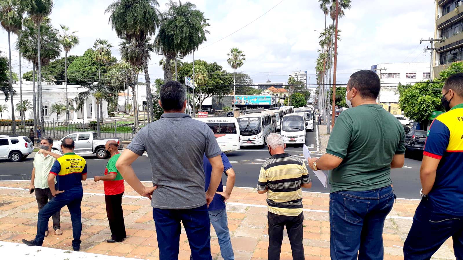 Transporte alternativo volta a operar nesta segunda e Estado tem 180 dias para licitar o sistema